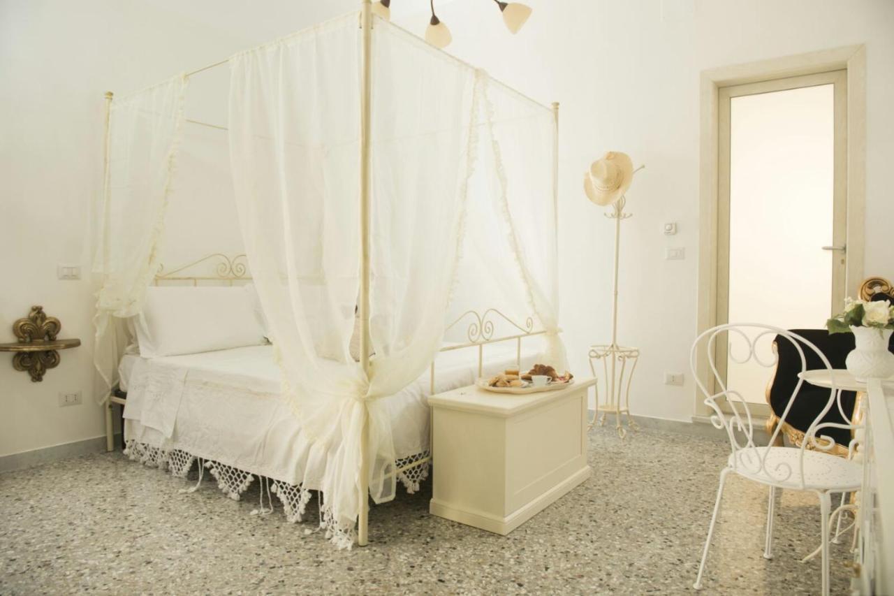 Dimora Cappuccini Guest House Чистернино Екстериор снимка