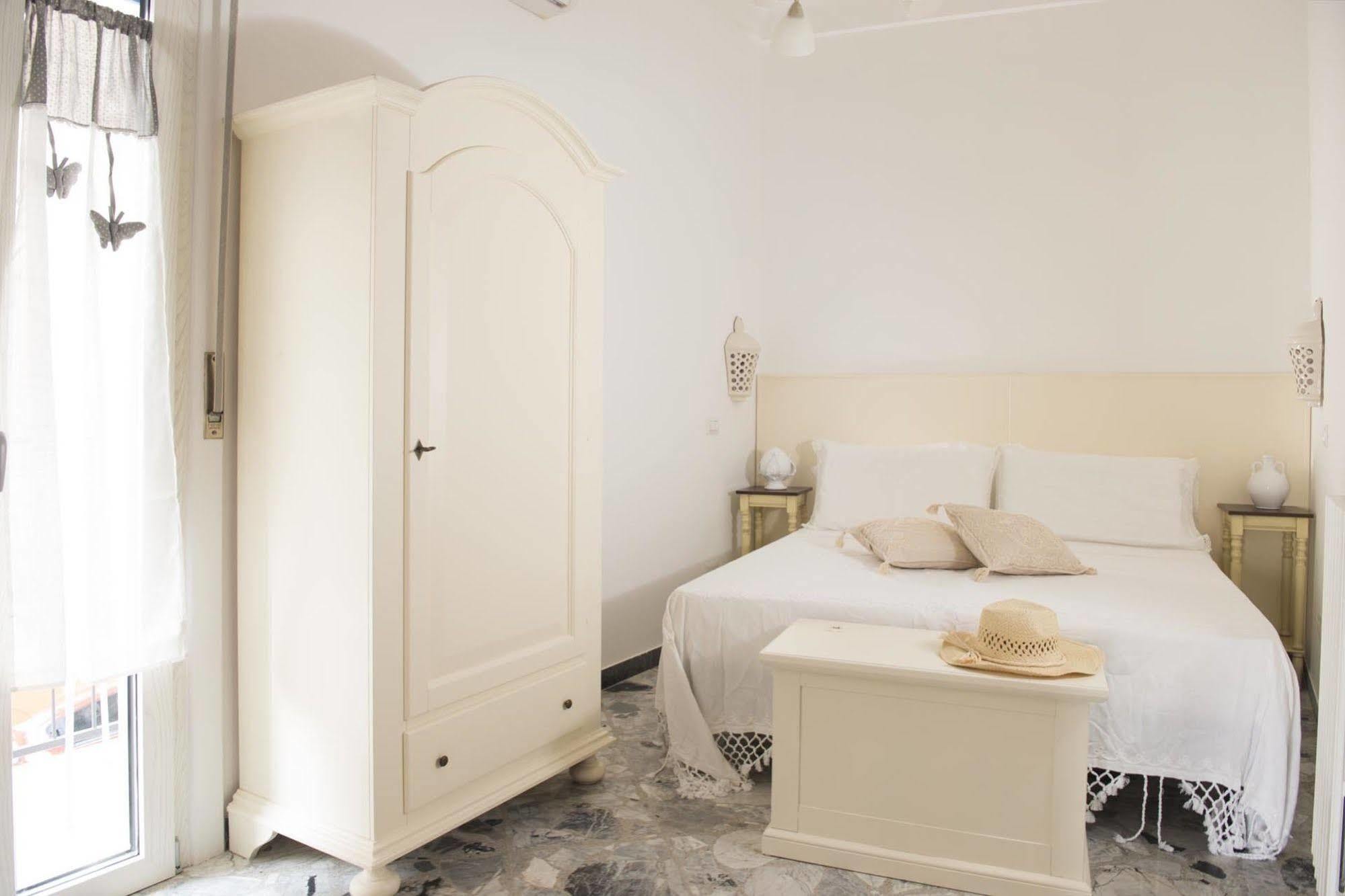 Dimora Cappuccini Guest House Чистернино Екстериор снимка