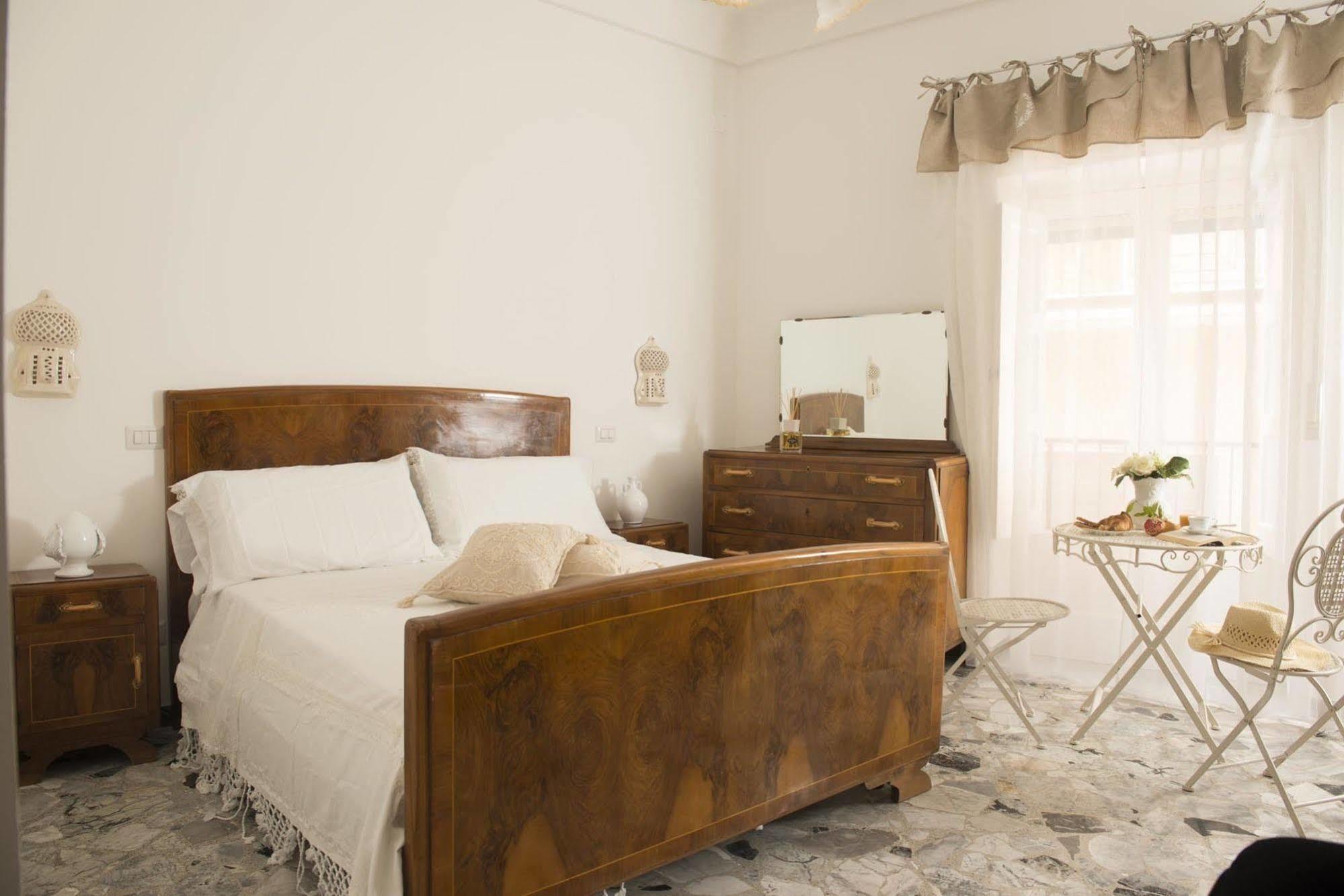Dimora Cappuccini Guest House Чистернино Екстериор снимка