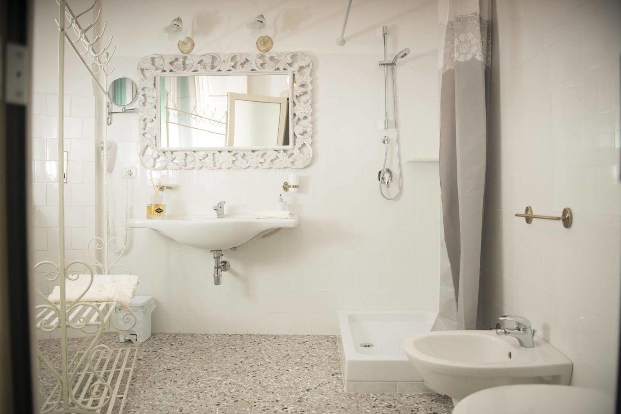 Dimora Cappuccini Guest House Чистернино Екстериор снимка