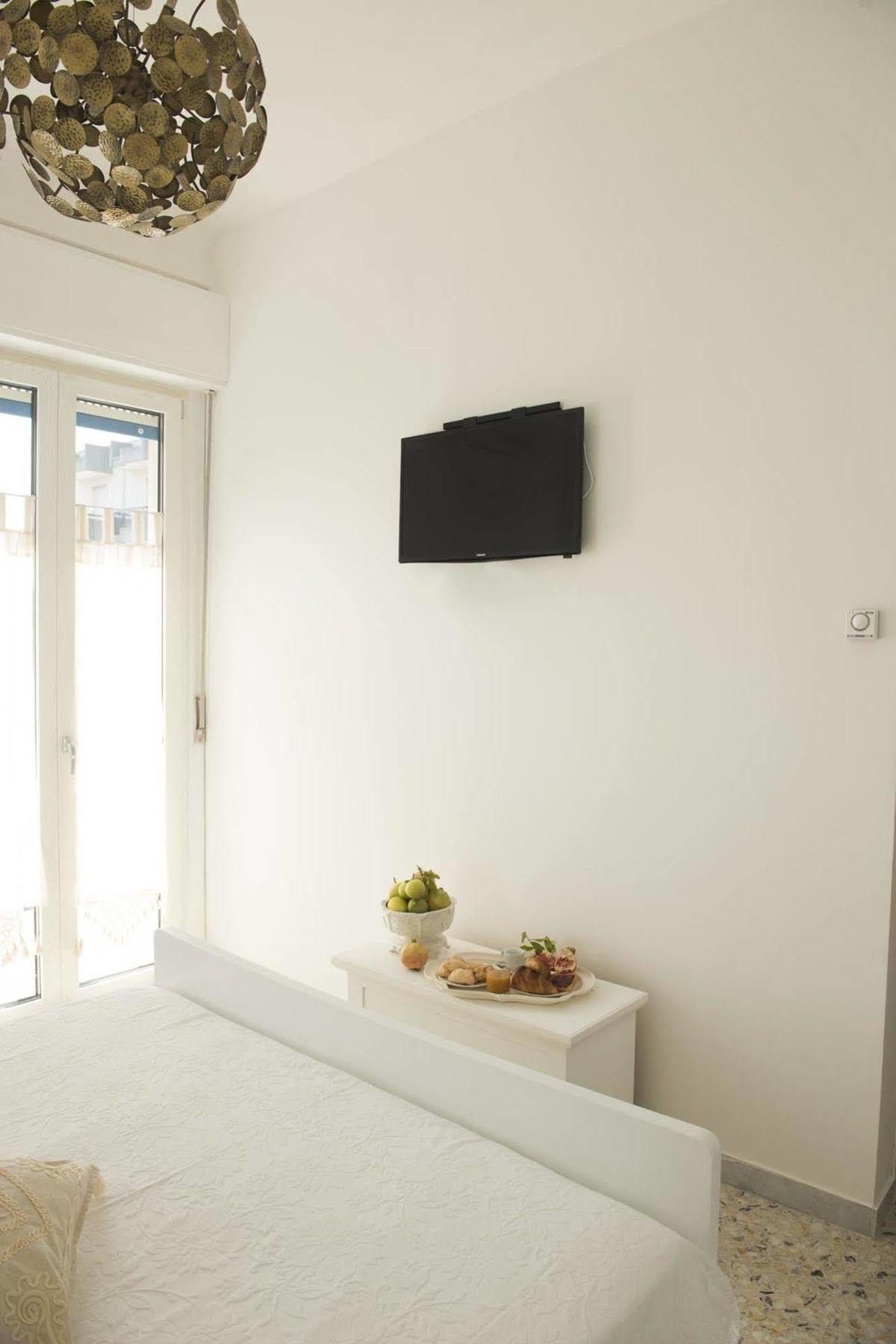 Dimora Cappuccini Guest House Чистернино Екстериор снимка
