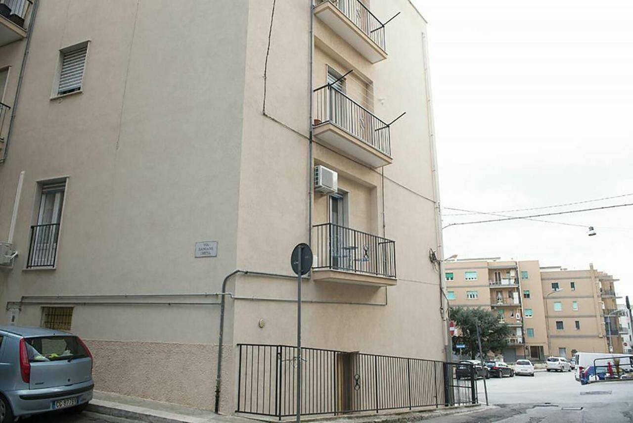 Dimora Cappuccini Guest House Чистернино Екстериор снимка